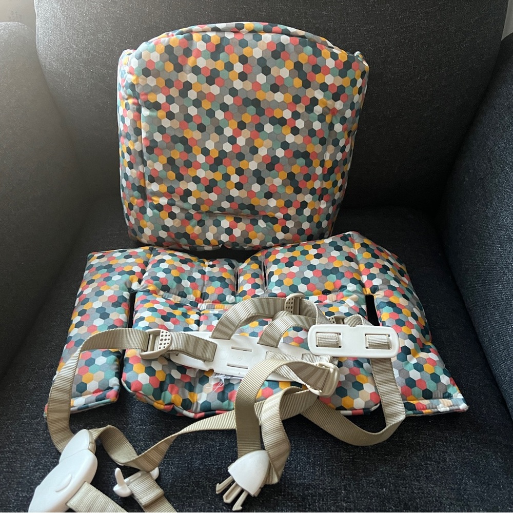Multicolor Hexagon Kids Seat Cushion with Safety Straps - Unbranded